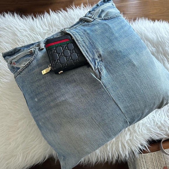 Trendy Jean cushion - Picture 3 of 8